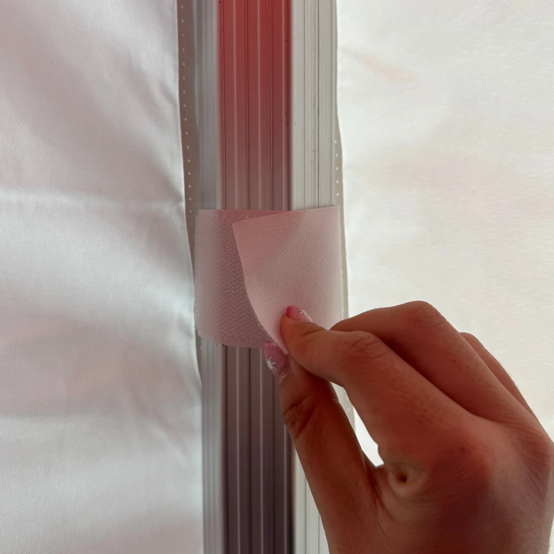 Fijación de pared lateral a pata con tiras de velcro