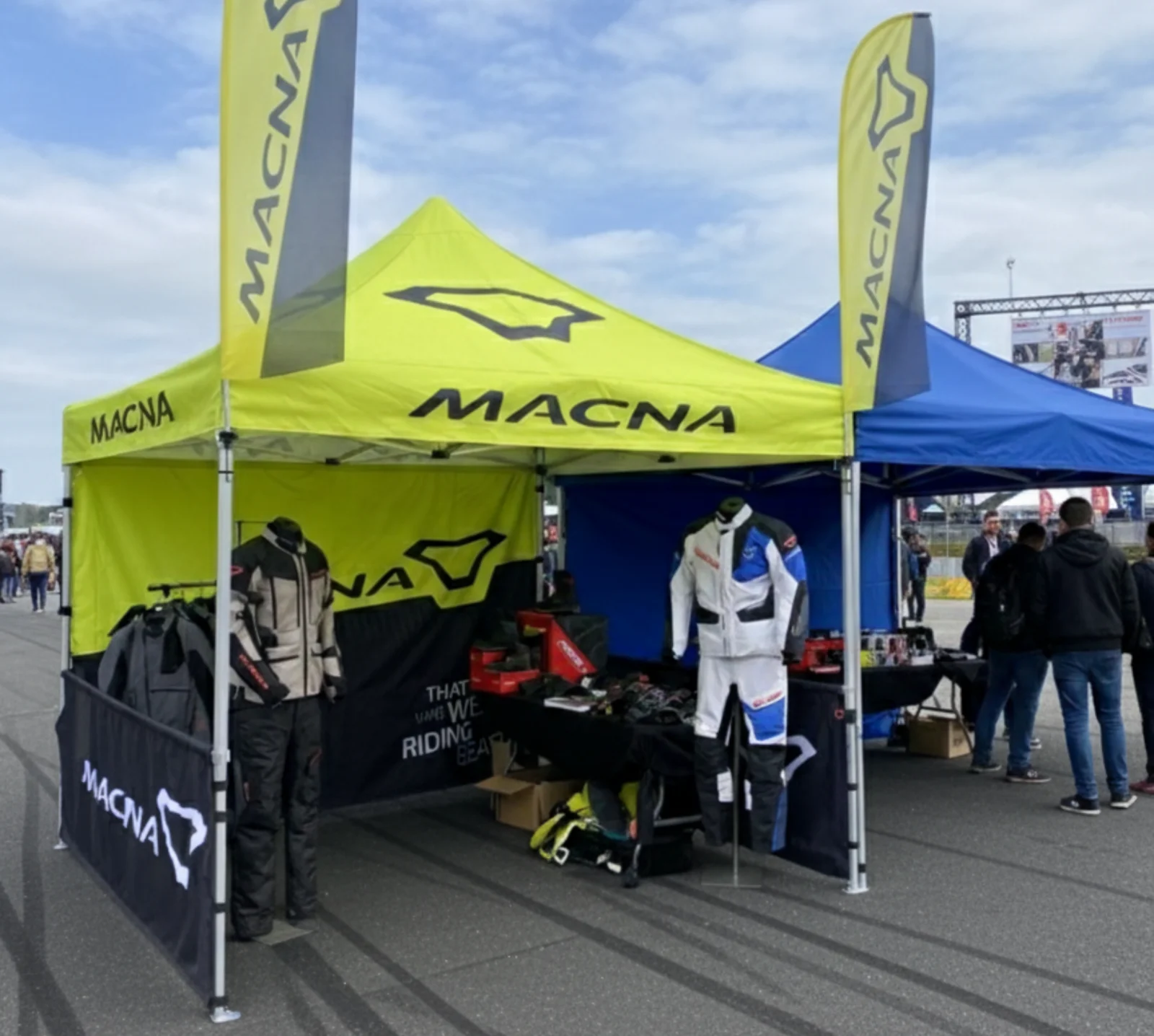 Carpa personalizada con logo corporativo