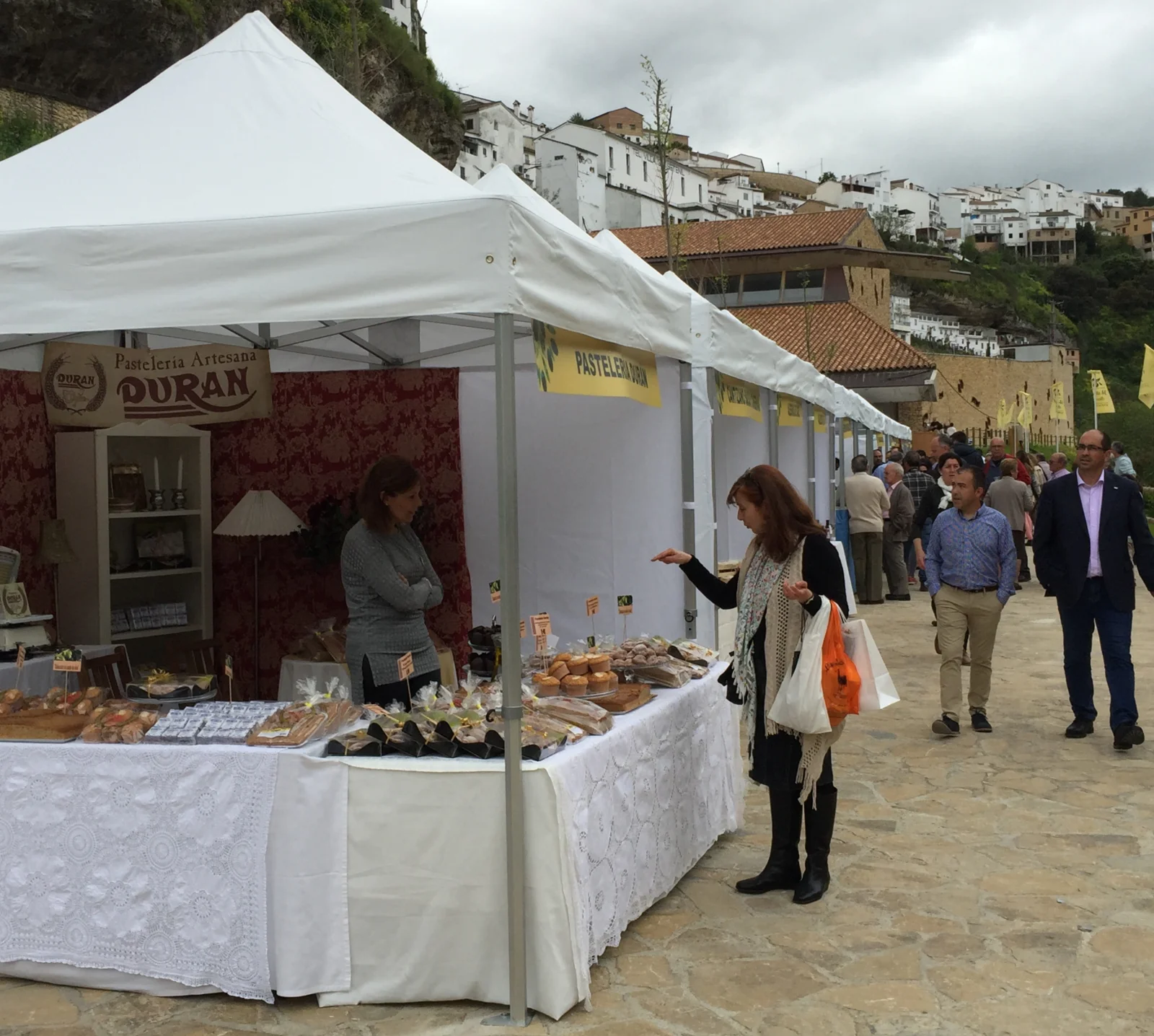 45 carpas 3x3m modelo superior para mercado artesanal